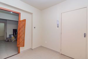 Image 19 - 916109
