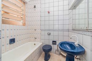Image 22 - 916128