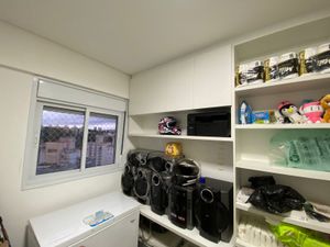 Image 17 - 916251