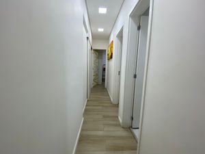 Image 22 - 916251