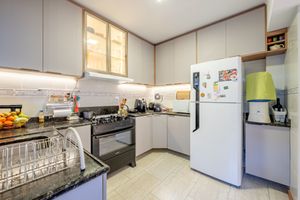 Image 15 - 916260