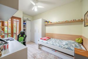 Image 19 - 916260