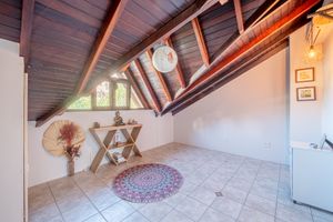 Image 32 - 916260