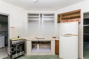 Image 19 - 916285