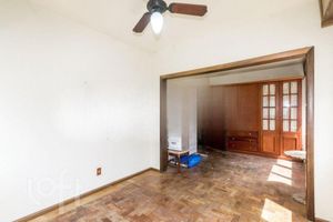 Image 8 - 916285