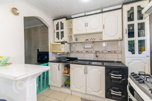 Image 20 - 916295