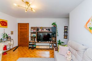 Image 1 - 916302