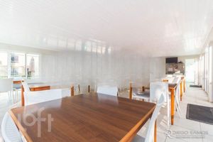Image 11 - 916310