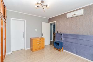 Image 17 - 916343