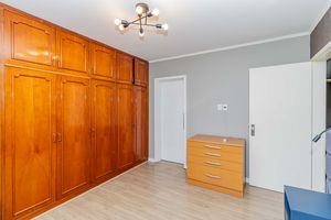 Image 18 - 916343