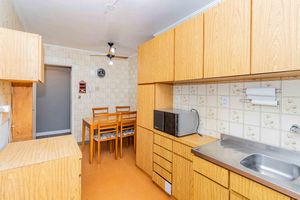 Image 23 - 916343