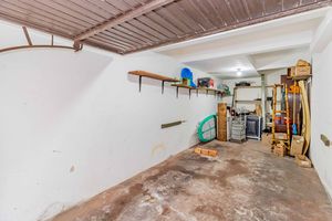 Image 33 - 916343