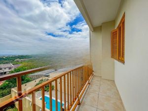 Image 19 - 916348