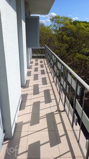 Image 6 - 916351