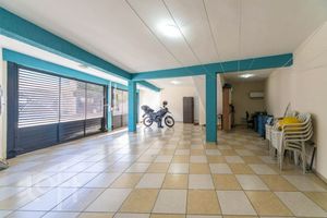 Image 19 - 916352