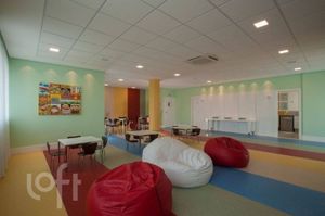 Image 24 - 916359