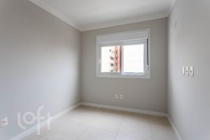 Image 33 - 916370