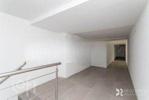 Image 1 - 916378