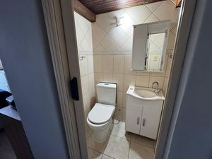 Image 19 - 916379