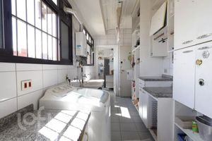 Image 6 - 916394