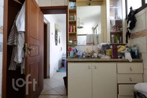 Image 17 - 916394