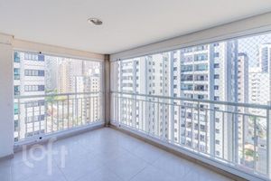 Image 21 - 916395