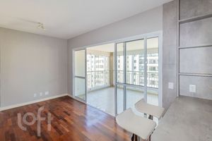 Image 1 - 916395
