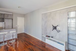 Image 3 - 916395