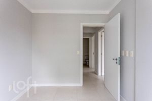 Image 17 - 916397