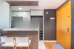 Image 4 - 916402