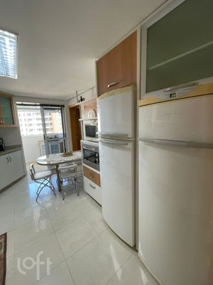 Image 20 - 916411