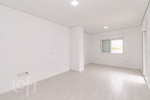 Image 11 - 916423