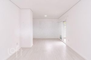 Image 12 - 916423