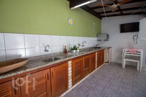 Image 26 - 916425