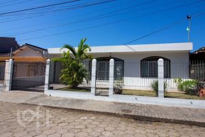 Image 33 - 916425