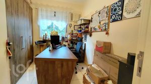 Image 11 - 916431