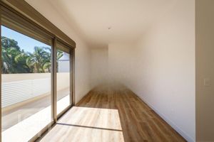 Image 23 - 916439