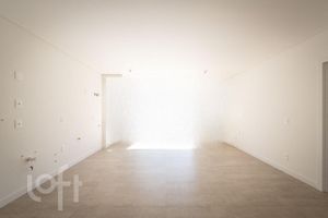 Image 1 - 916439