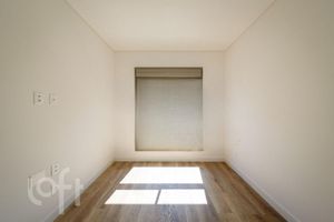 Image 4 - 916439