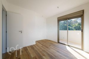Image 10 - 916446