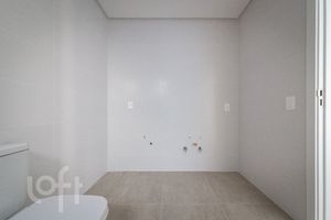Image 22 - 916446