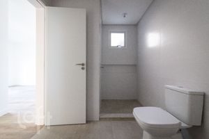Image 21 - 916446