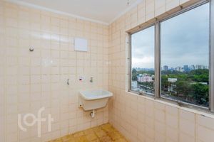 Image 32 - 916458