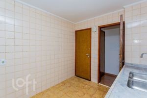 Image 28 - 916458