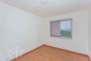 Image 19 - 916458