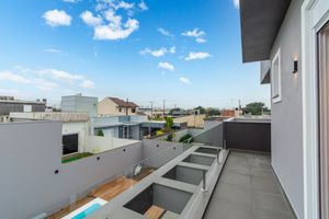 Image 23 - 916479