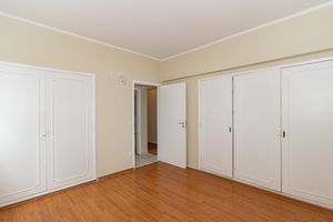 Image 7 - 916487