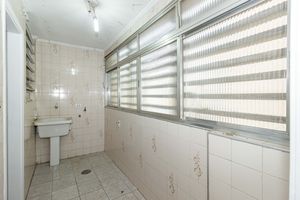 Image 30 - 916487