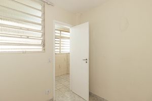 Image 33 - 916487