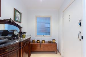 Image 21 - 916493